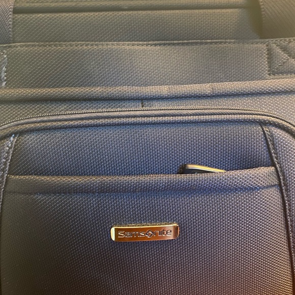 NWOT Samsonite Travel Tote Navy New Suitcase Overhead - Picture 3 of 4